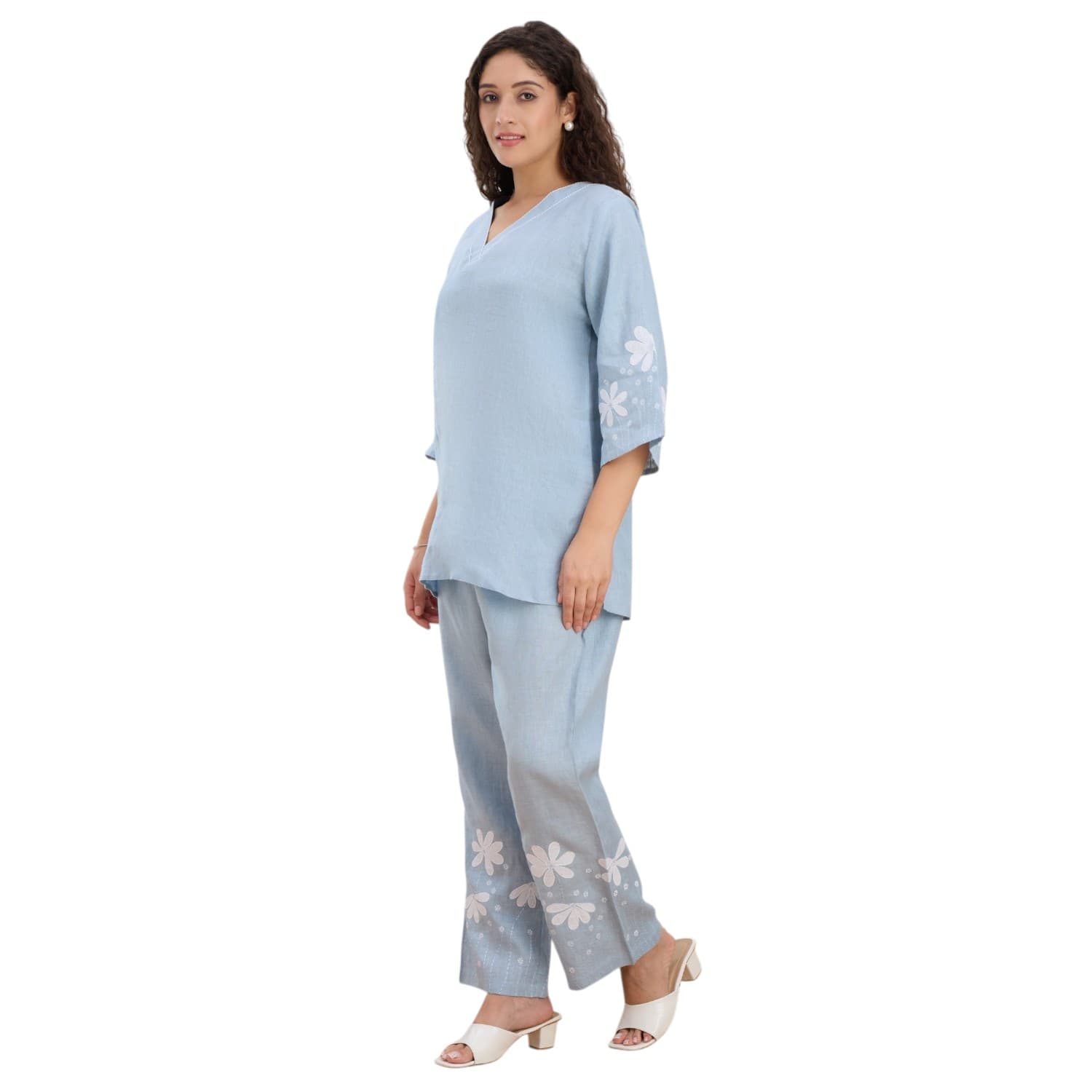 Powder blue linen co-ord with white linen daisy appliqué.